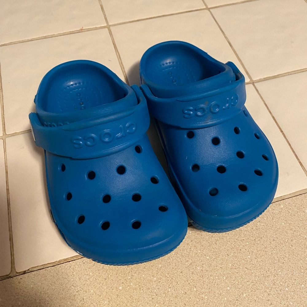 Blue Crocs C8